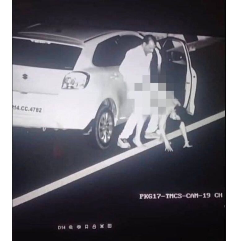 भाजपा नेता मनोहरलाल धाकड़ का महिला के साथ बीच सड़क ब्लू फिल्म अंदाज में सेक्स करते वायरल हुआ वीडियो,मच गया हड़कंप