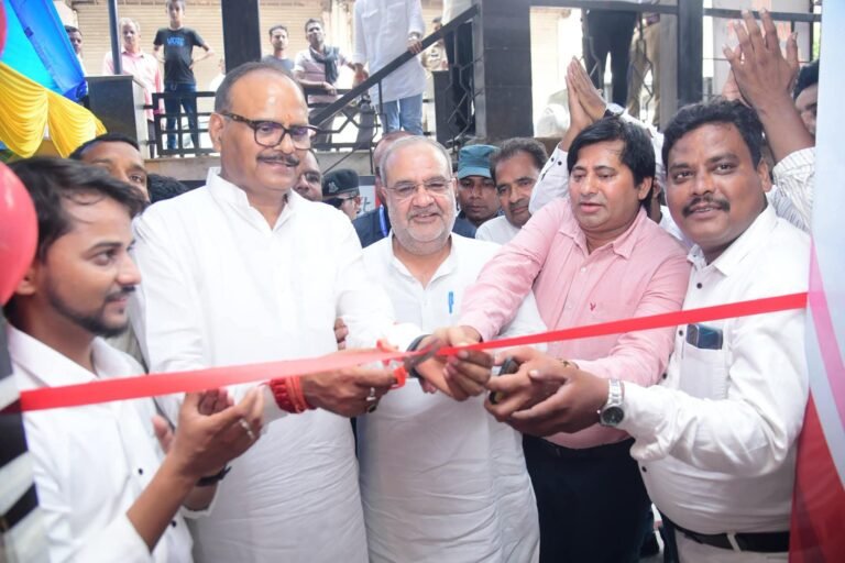 लखनऊ में खबर फास्ट न्यूज चैनल के यूपी कार्यालय का डिप्टी सीएम बृजेश पाठक ने काटा फीता