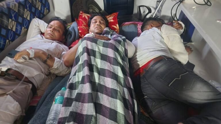 भीषण सड़क हादसे में घायल हुए स्टेट हेड यूपी विशाल सिंह (फूडमैन) बस ने कार को टक्कर मारी,8 घायलों में 6 गंभीर