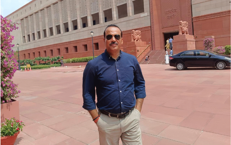 Zee मीडिया से बड़ा विकेट गिरा,पॉलिटिकल डिप्टी एडिटर रवि त्रिपाठी का इस्तीफा,नई पारी का ऐलान जल्द