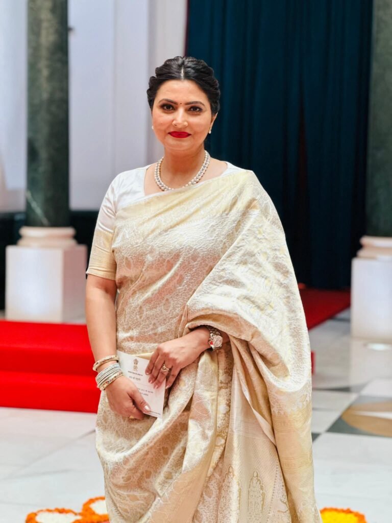 एबीपी न्यूज चैनल की वाइस प्रेसिडेंट चित्रा त्रिपाठी का वीडियो और तस्वीरें शेयर न करें,वरना लीगल एक्शन के लिए रहें तैयार