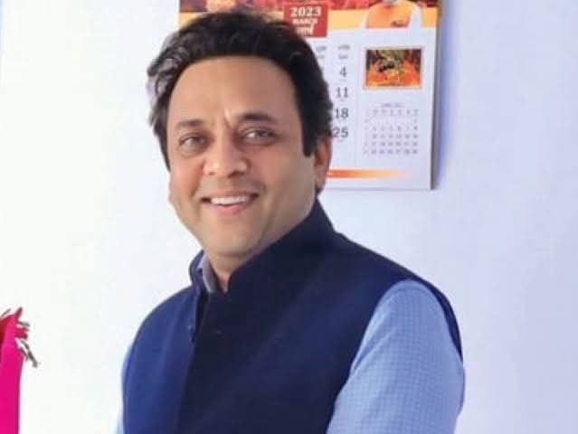 बाराबंकी की घटना का ठीकरा सीएम के सबसे भरोसेमंद अफसर प्रमुख सचिव संजय प्रसाद पर फोड़ने की कोशिश: मनीष पांडे मैनेजिंग एडिटर-K News चैनल