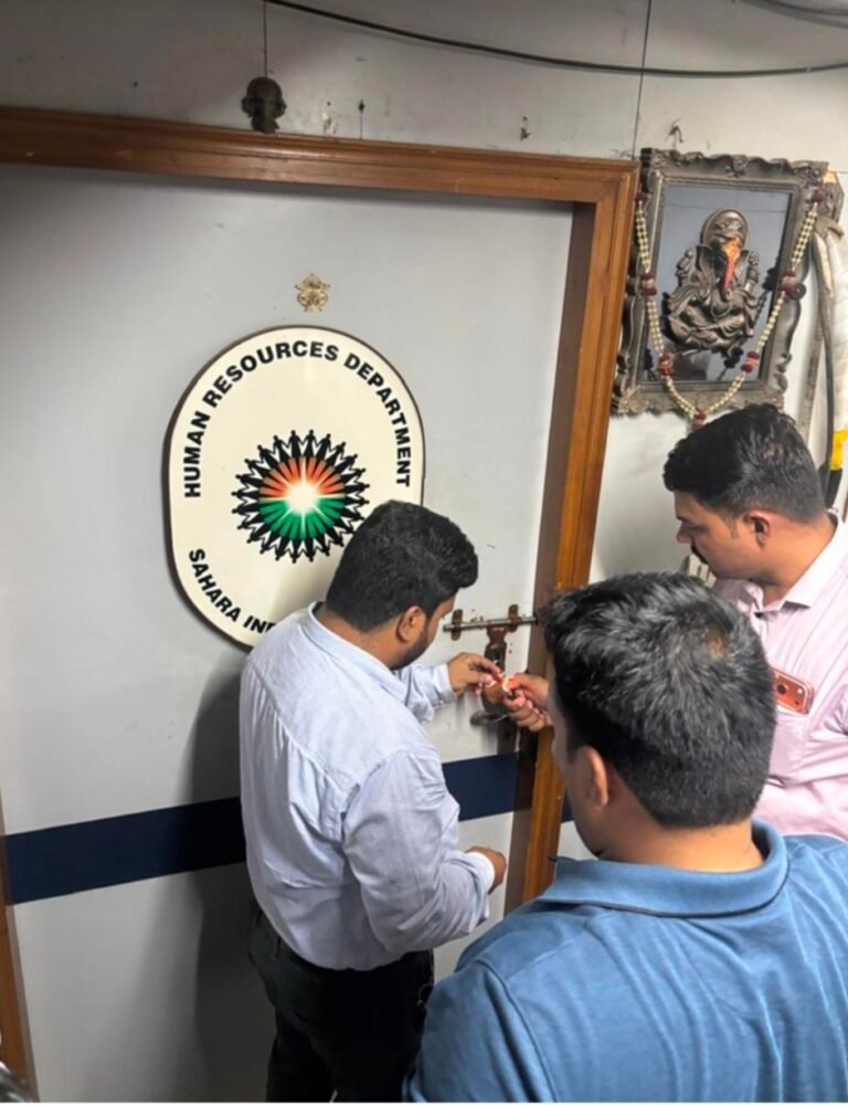 बिग न्यूज़: नोएडा में सहारा इंडिया टीवी और CEO सुमित राय का दफ्तर सील,तस्वीरें देखें