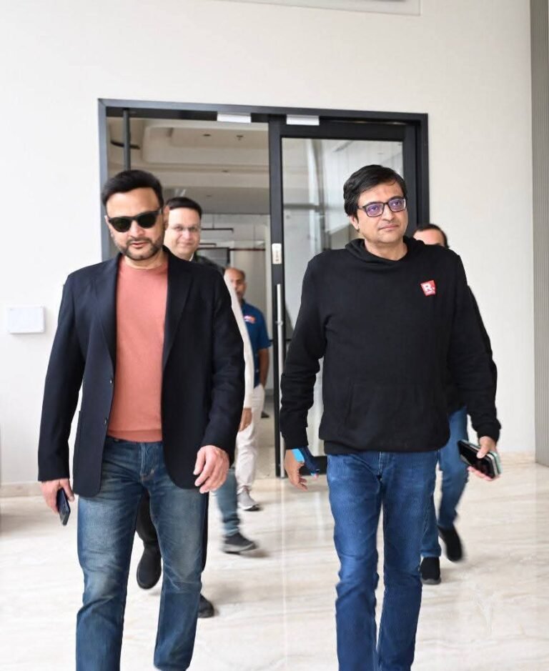 अर्णव गोस्वामी पहुंचें IBC 24 न्यूज चैनल के दफ्तर,डायरेक्टर संदीप गोयल ने किया भव्य स्वागत