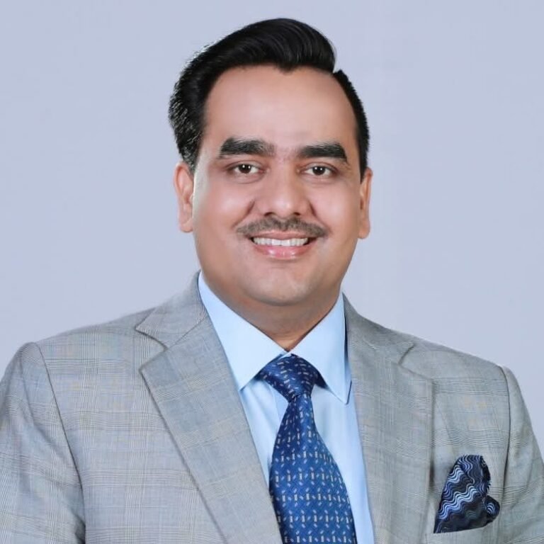 मानवता की मिसाल: भारत एक्सप्रेस न्यूज़ चैनल के चेयरमैन उपेन्द्र राय ने अभिनेता राजपाल यादव को दी ₹25 लाख की आर्थिक सहायता