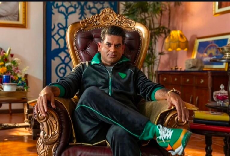 सैफ अली खान के साथ नेटफ्लिक्स पर दिखे संपादक सौरभ द्विवेदी,क्या ग्लैमर की दुनिया में होगी अब एंट्री ?